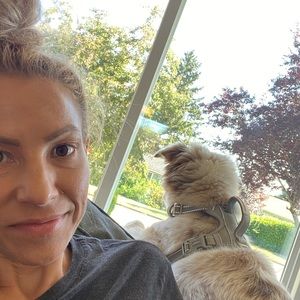 Meet your Posher, Elysha